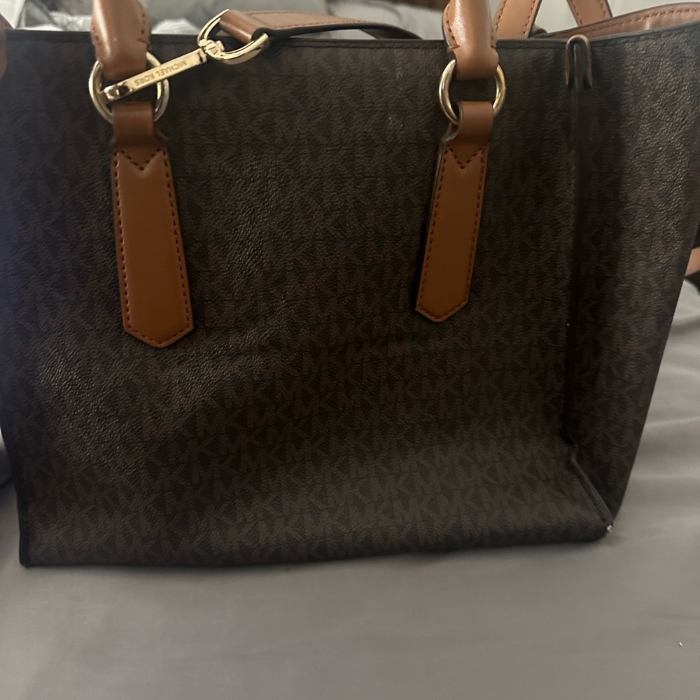 Michael Kors Crossbody - Picture 3 of 4